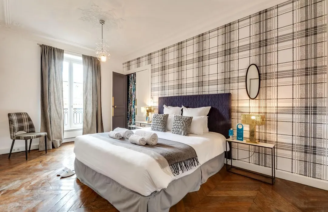 Sweett - Rue De Rivoli-1